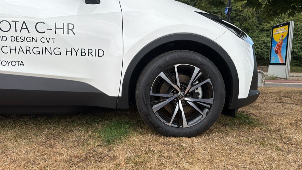 Toyota C-HR 2.0 PHEV Design 5dr CVT Hatchback - Image 25