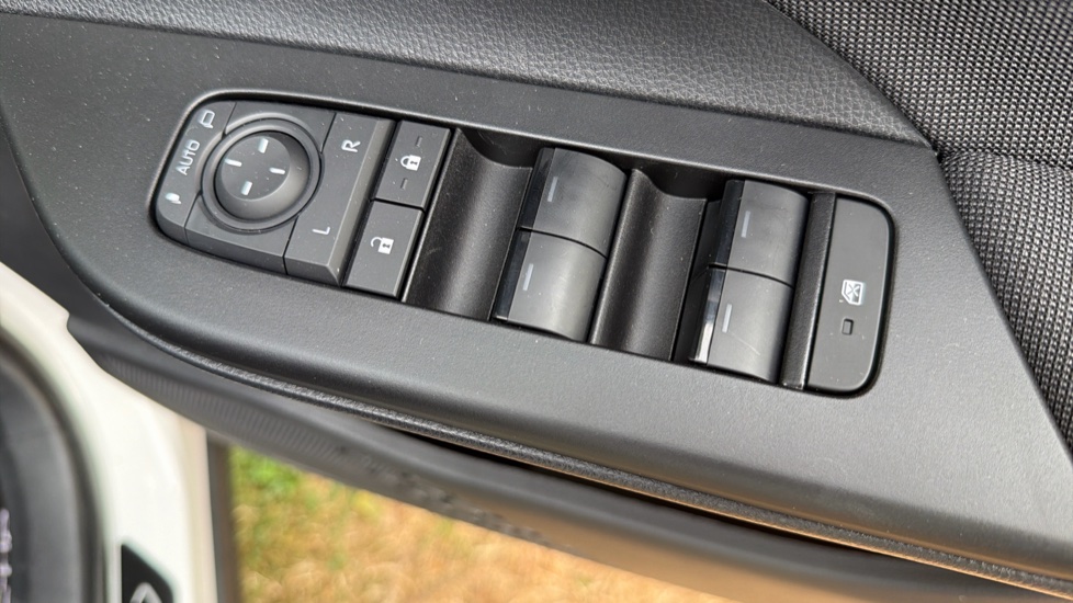 Toyota C-HR 2.0 PHEV Design 5dr CVT Hatchback - Image 35