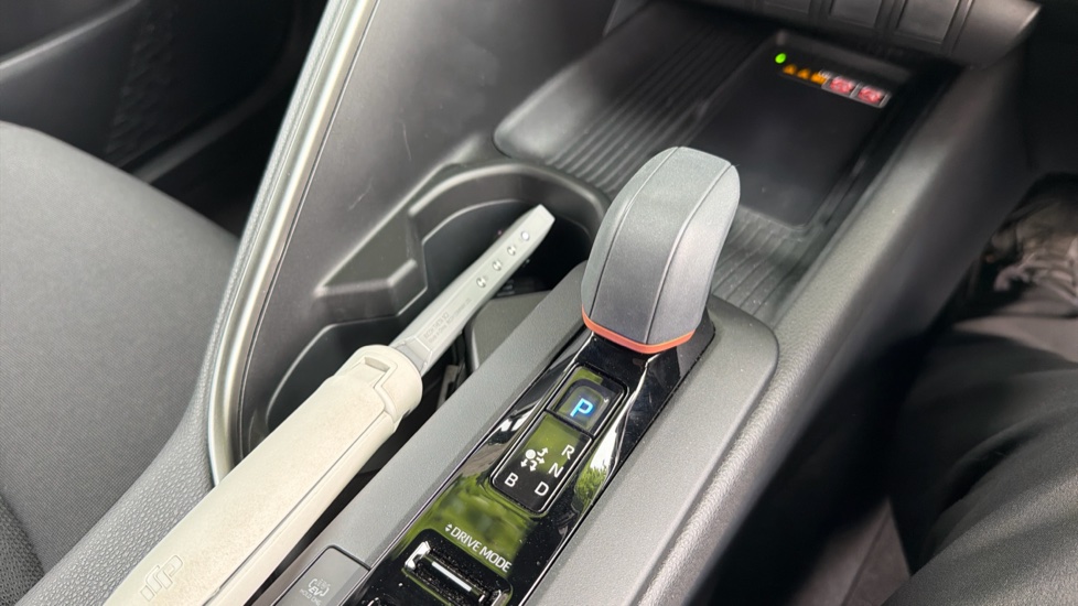 Toyota C-HR 2.0 PHEV Design 5dr CVT Hatchback - Image 39