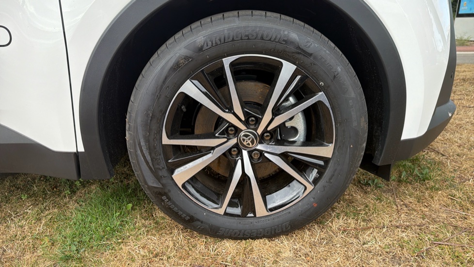 Toyota C-HR 2.0 PHEV Design 5dr CVT Hatchback - Image 40