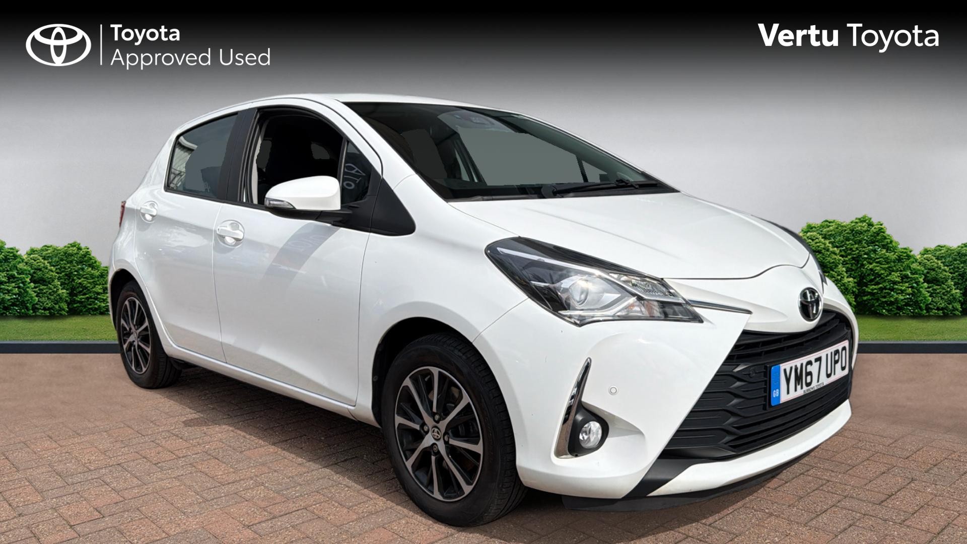 Toyota Yaris listing photo