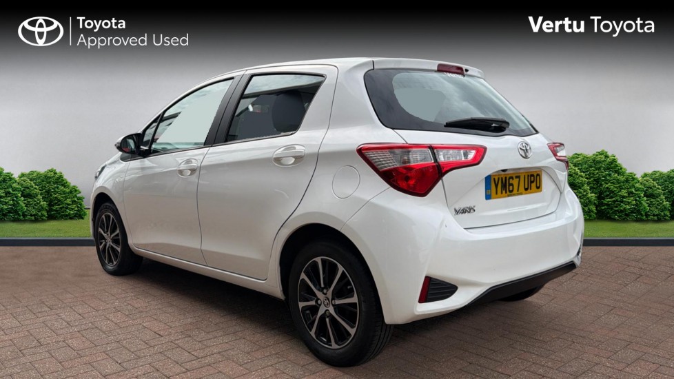 Toyota Yaris 1.5 VVT-i Icon Tech 5dr Petrol Hatchback - Image 4