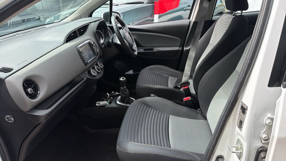 Toyota Yaris 1.5 VVT-i Icon Tech 5dr Petrol Hatchback - Image 5