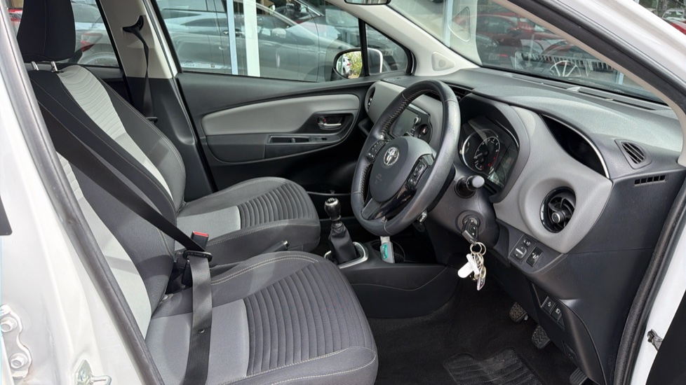Toyota Yaris 1.5 VVT-i Icon Tech 5dr Petrol Hatchback - Image 12