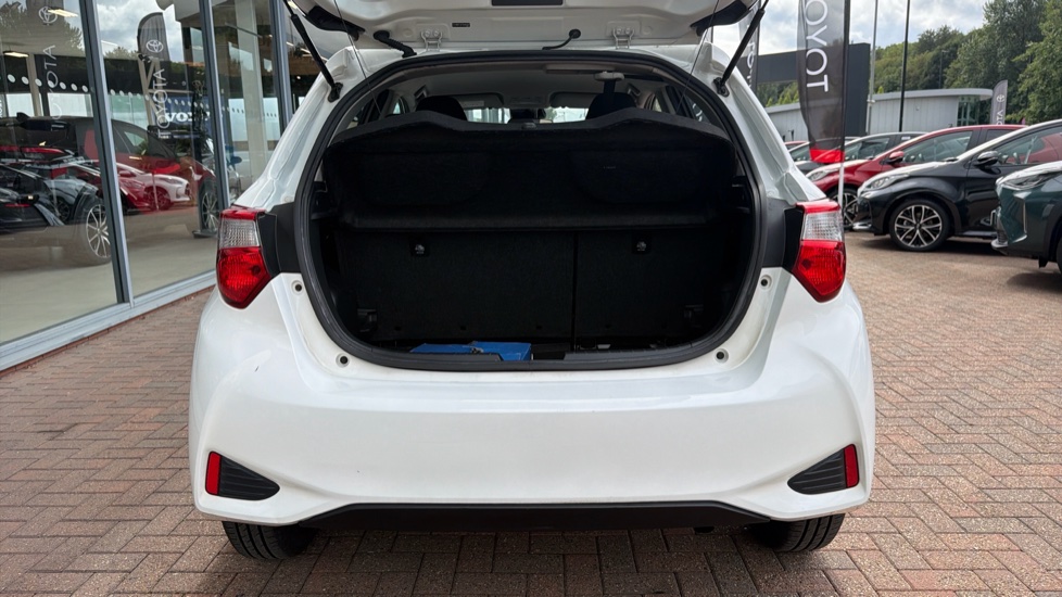 Toyota Yaris 1.5 VVT-i Icon Tech 5dr Petrol Hatchback - Image 13