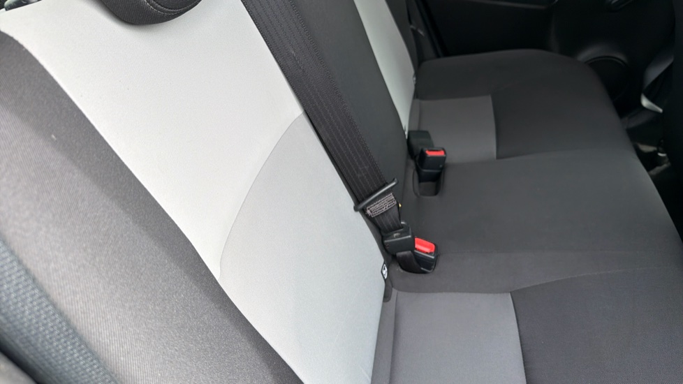 Toyota Yaris 1.5 VVT-i Icon Tech 5dr Petrol Hatchback - Image 14