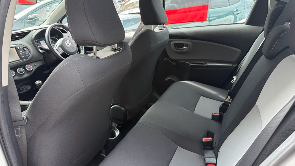 Toyota Yaris 1.5 VVT-i Icon Tech 5dr Petrol Hatchback - Image 15
