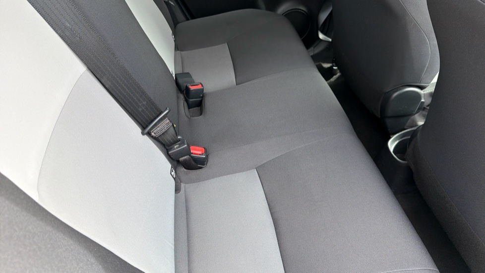 Toyota Yaris 1.5 VVT-i Icon Tech 5dr Petrol Hatchback - Image 17