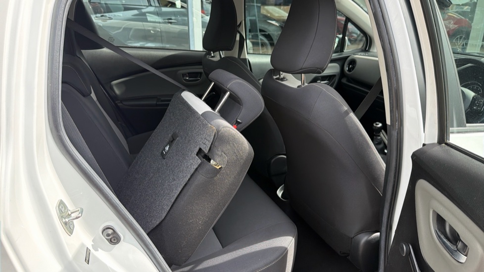 Toyota Yaris 1.5 VVT-i Icon Tech 5dr Petrol Hatchback - Image 18