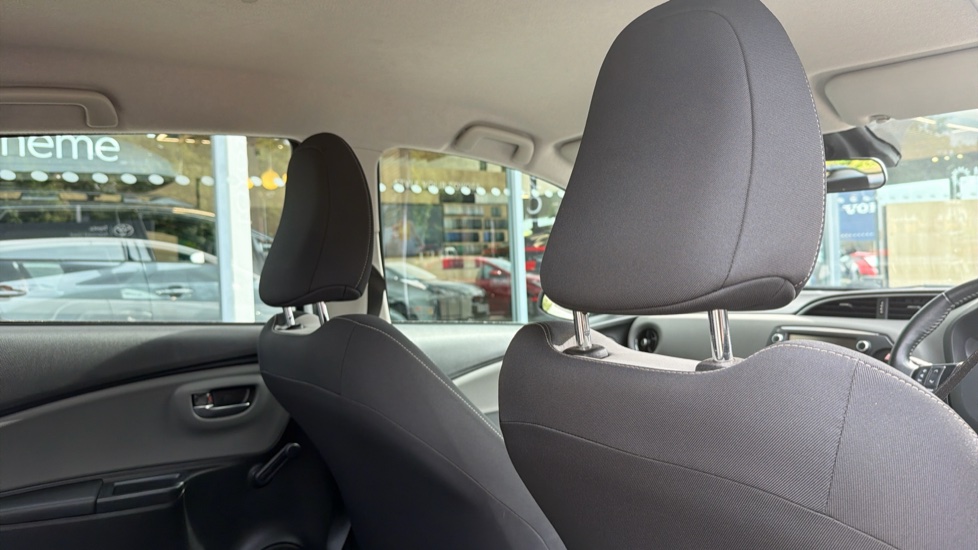 Toyota Yaris 1.5 VVT-i Icon Tech 5dr Petrol Hatchback - Image 19