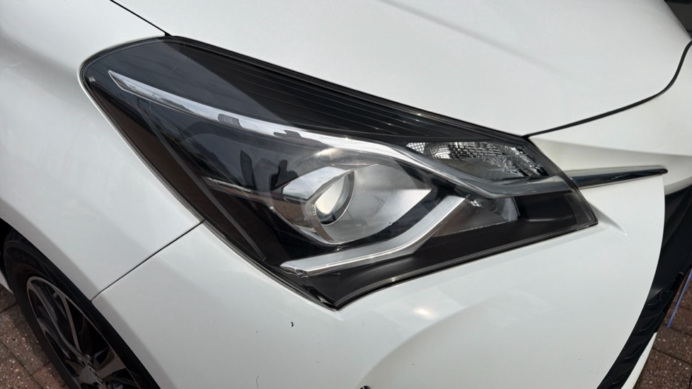 Toyota Yaris 1.5 VVT-i Icon Tech 5dr Petrol Hatchback - Image 20