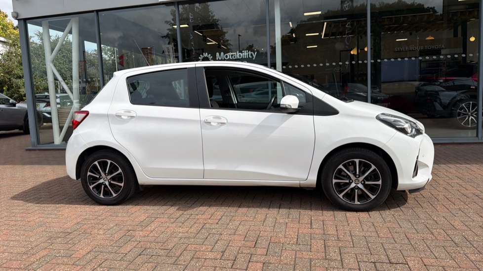 Toyota Yaris 1.5 VVT-i Icon Tech 5dr Petrol Hatchback - Image 23