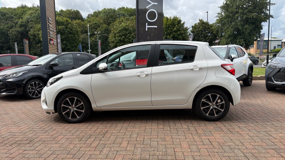 Toyota Yaris 1.5 VVT-i Icon Tech 5dr Petrol Hatchback - Image 24