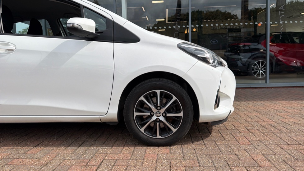 Toyota Yaris 1.5 VVT-i Icon Tech 5dr Petrol Hatchback - Image 25
