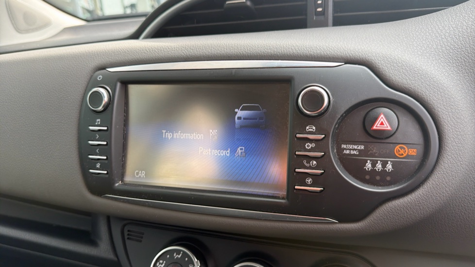Toyota Yaris 1.5 VVT-i Icon Tech 5dr Petrol Hatchback - Image 30