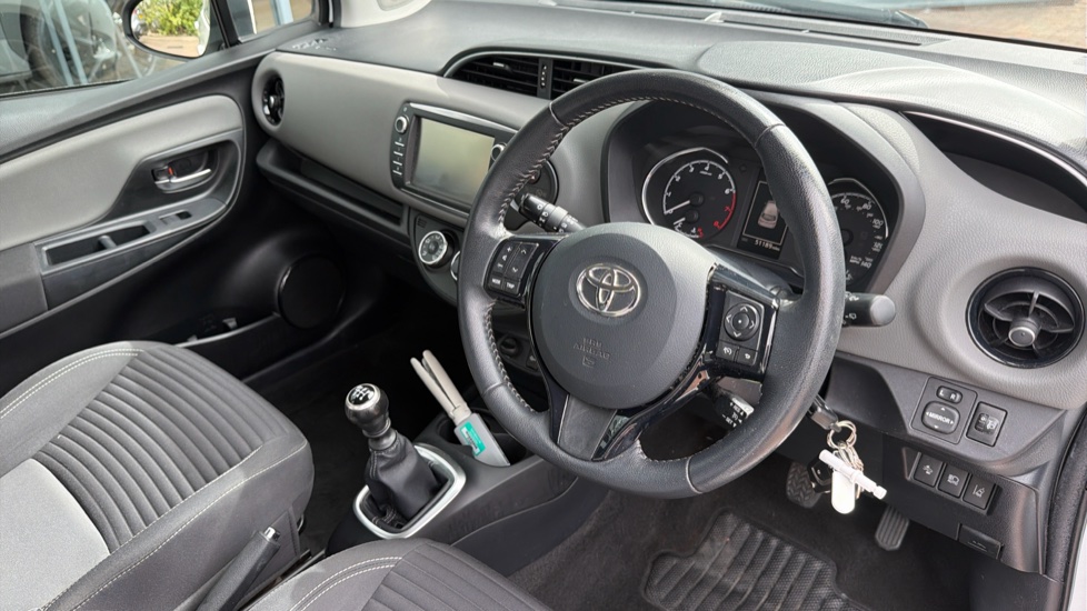 Toyota Yaris 1.5 VVT-i Icon Tech 5dr Petrol Hatchback - Image 34