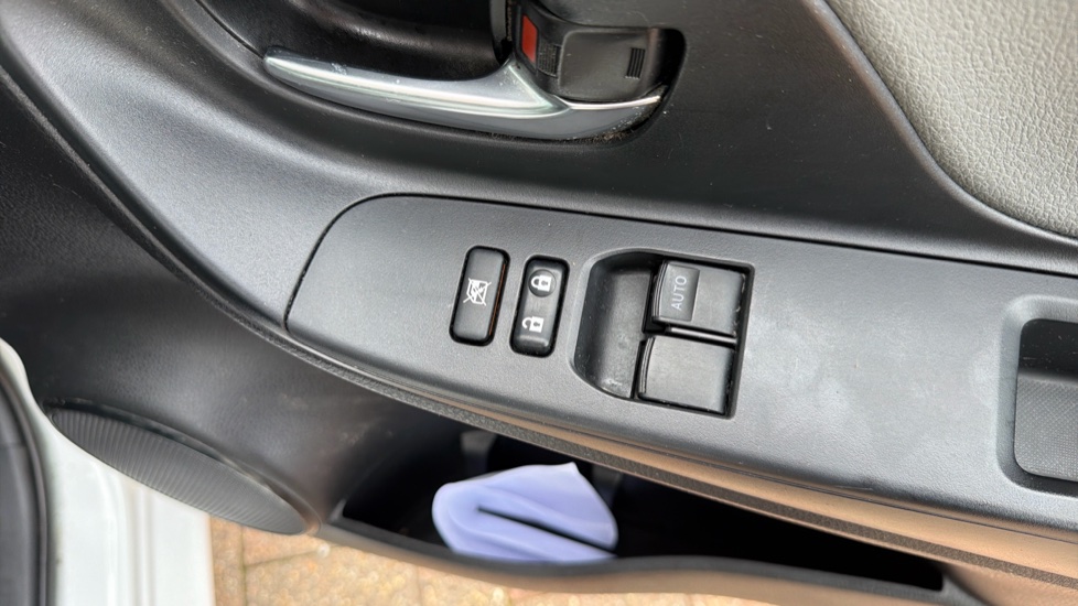 Toyota Yaris 1.5 VVT-i Icon Tech 5dr Petrol Hatchback - Image 35