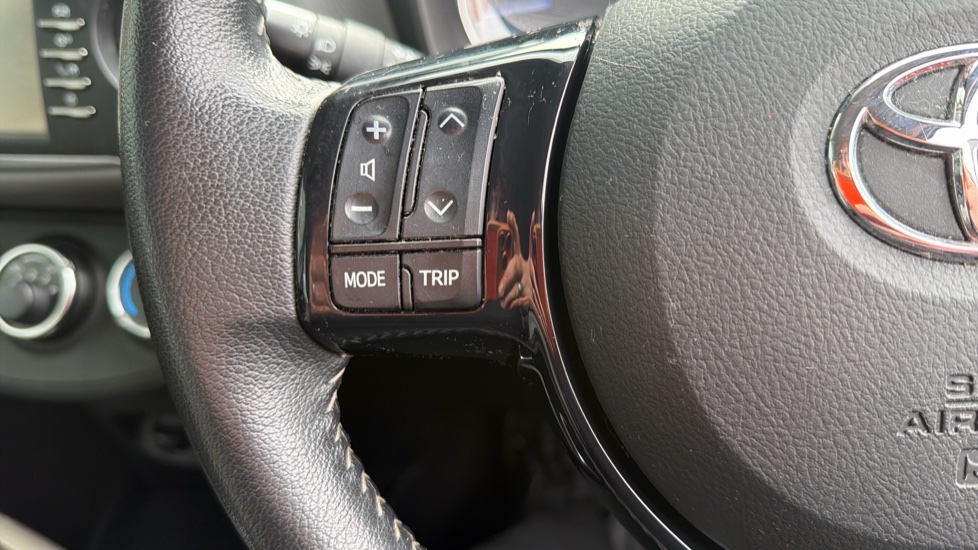 Toyota Yaris 1.5 VVT-i Icon Tech 5dr Petrol Hatchback - Image 36