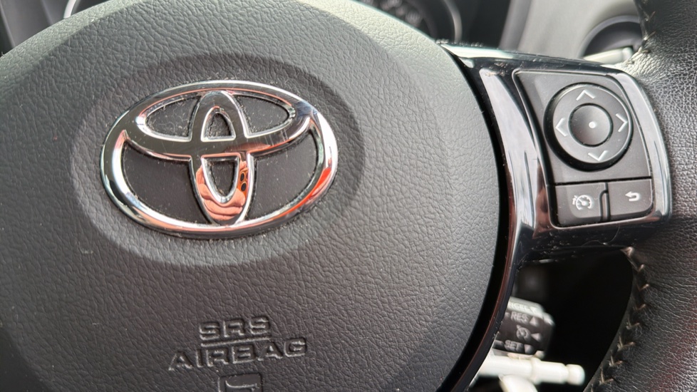 Toyota Yaris 1.5 VVT-i Icon Tech 5dr Petrol Hatchback - Image 37