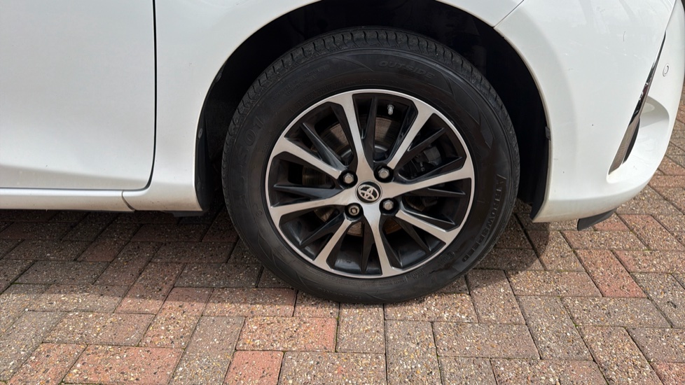 Toyota Yaris 1.5 VVT-i Icon Tech 5dr Petrol Hatchback - Image 40