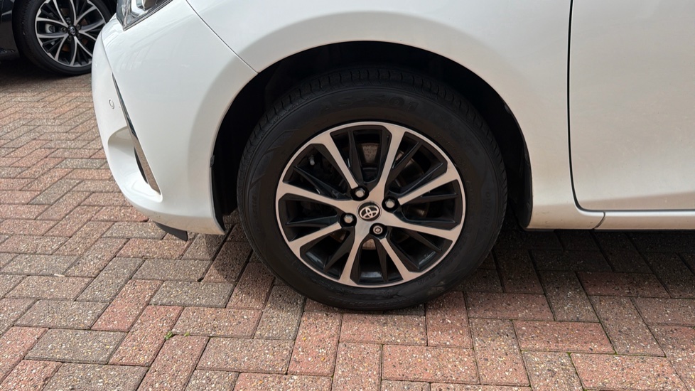 Toyota Yaris 1.5 VVT-i Icon Tech 5dr Petrol Hatchback - Image 42