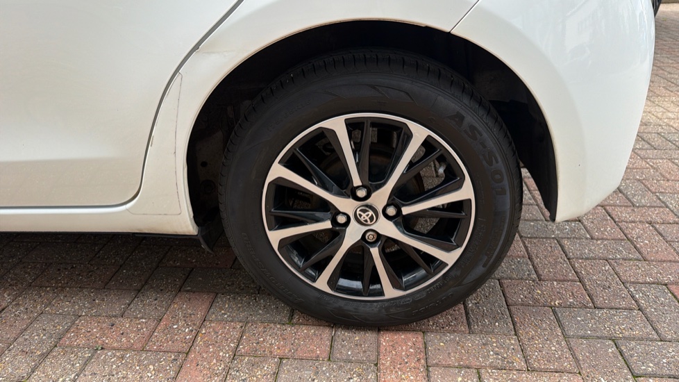 Toyota Yaris 1.5 VVT-i Icon Tech 5dr Petrol Hatchback - Image 43