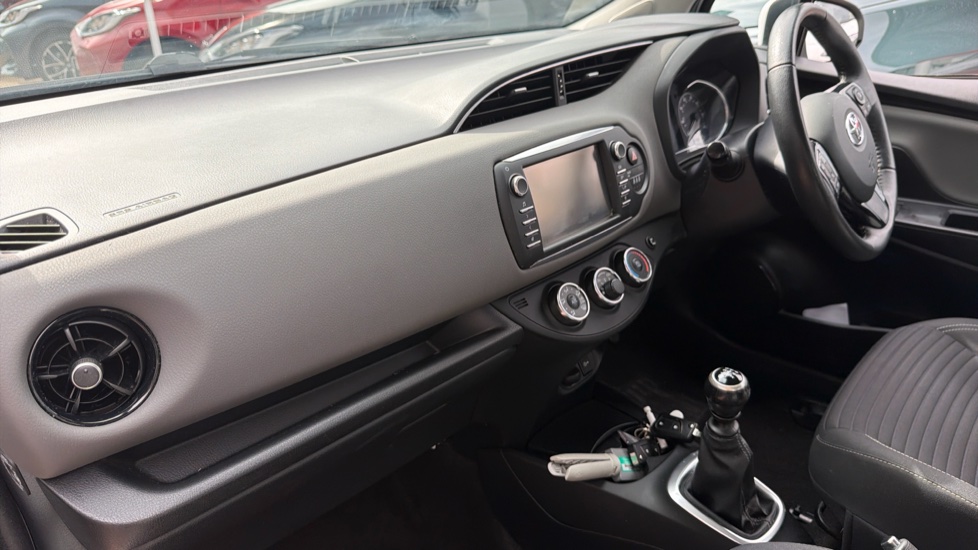 Toyota Yaris 1.5 VVT-i Icon Tech 5dr Petrol Hatchback - Image 44