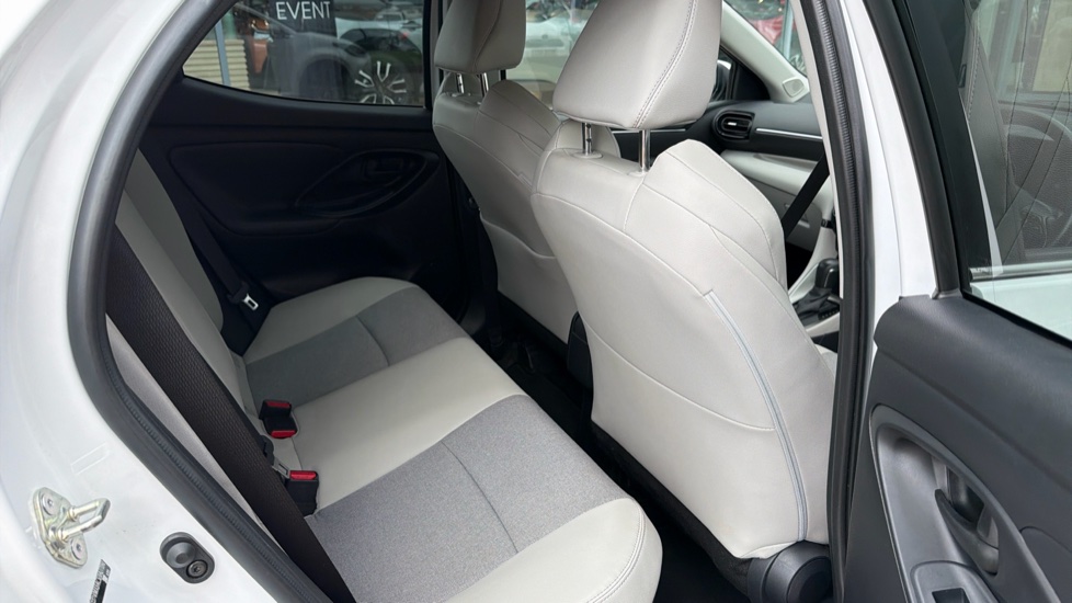 Toyota Yaris 1.5 Hybrid Excel 5dr CVT Hybrid Hatchback - Image 8