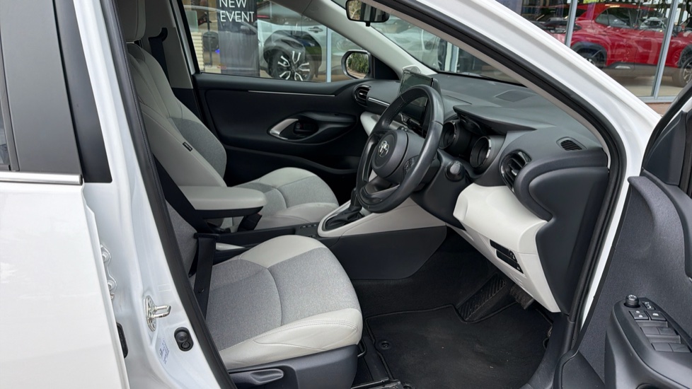 Toyota Yaris 1.5 Hybrid Excel 5dr CVT Hybrid Hatchback - Image 12