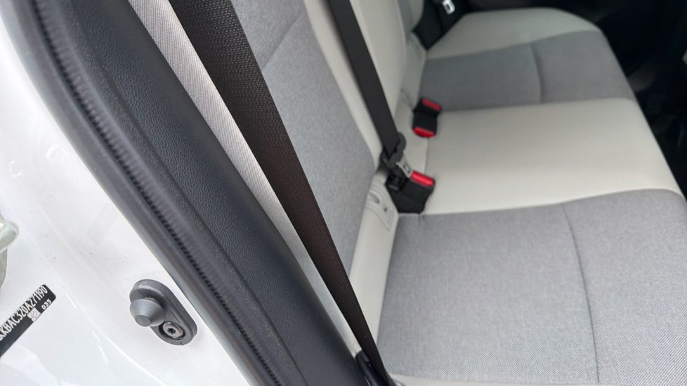Toyota Yaris 1.5 Hybrid Excel 5dr CVT Hybrid Hatchback - Image 14