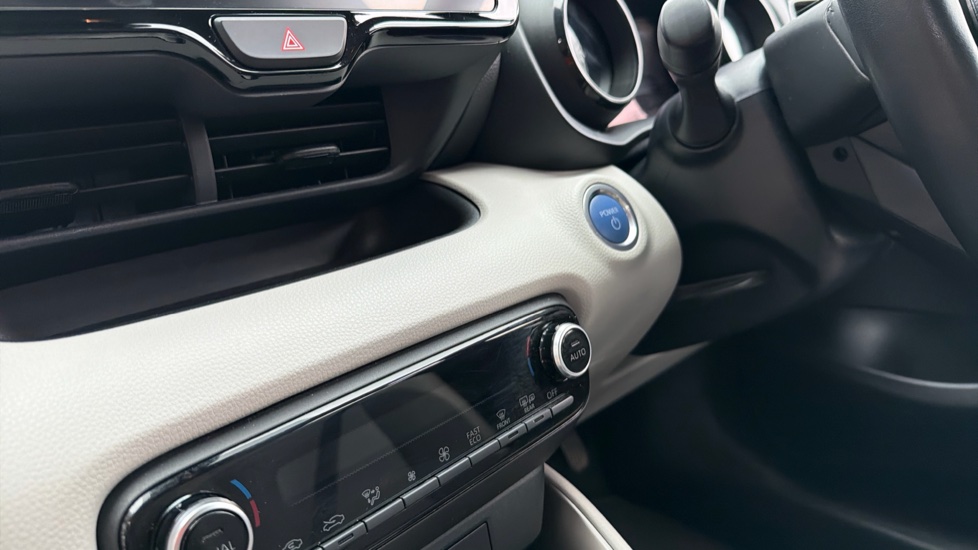 Toyota Yaris 1.5 Hybrid Excel 5dr CVT Hybrid Hatchback - Image 16