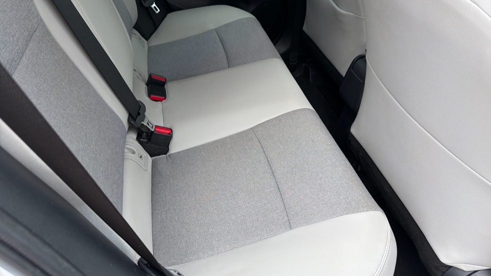 Toyota Yaris 1.5 Hybrid Excel 5dr CVT Hybrid Hatchback - Image 17
