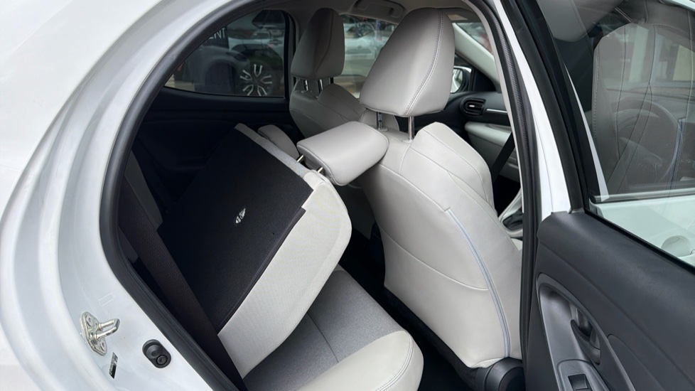 Toyota Yaris 1.5 Hybrid Excel 5dr CVT Hybrid Hatchback - Image 18