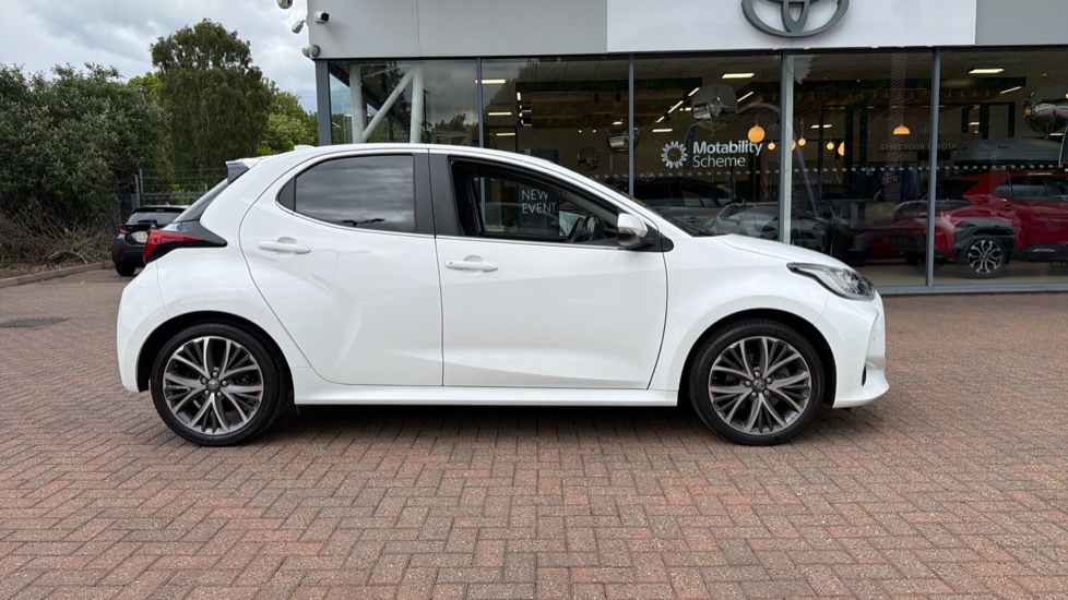 Toyota Yaris 1.5 Hybrid Excel 5dr CVT Hybrid Hatchback - Image 23
