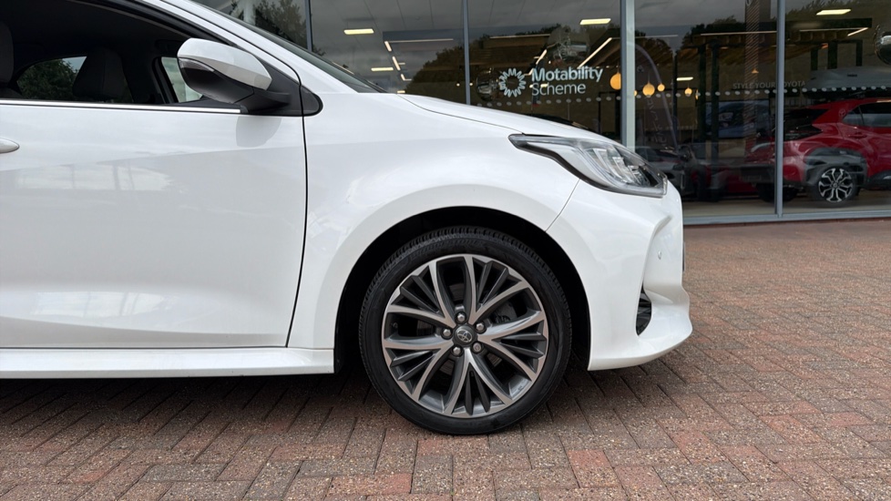 Toyota Yaris 1.5 Hybrid Excel 5dr CVT Hybrid Hatchback - Image 25