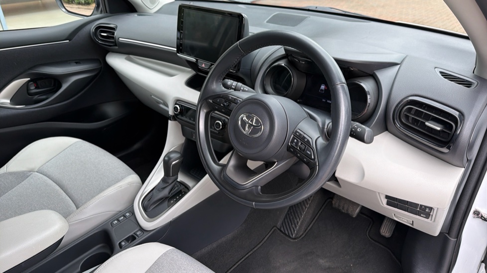 Toyota Yaris 1.5 Hybrid Excel 5dr CVT Hybrid Hatchback - Image 34