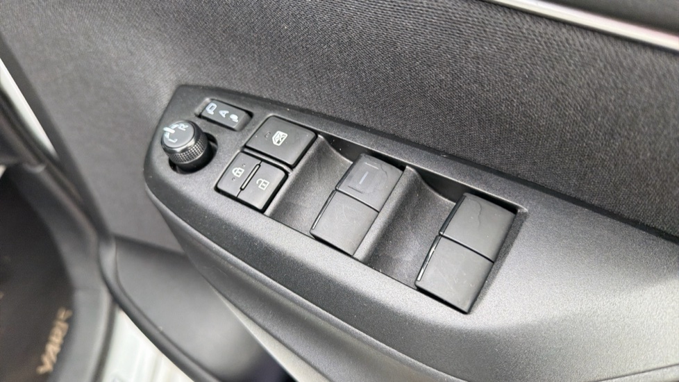 Toyota Yaris 1.5 Hybrid Excel 5dr CVT Hybrid Hatchback - Image 35
