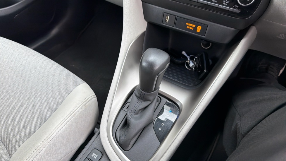 Toyota Yaris 1.5 Hybrid Excel 5dr CVT Hybrid Hatchback - Image 39