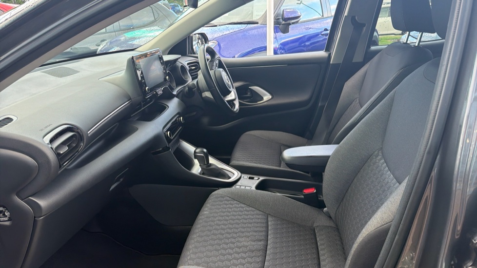 Toyota Yaris 1.5 Hybrid Design 5dr CVT Hybrid Hatchback - Image 5