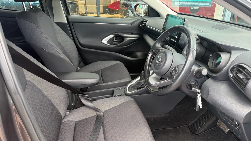 Toyota Yaris 1.5 Hybrid Design 5dr CVT Hybrid Hatchback - Image 12