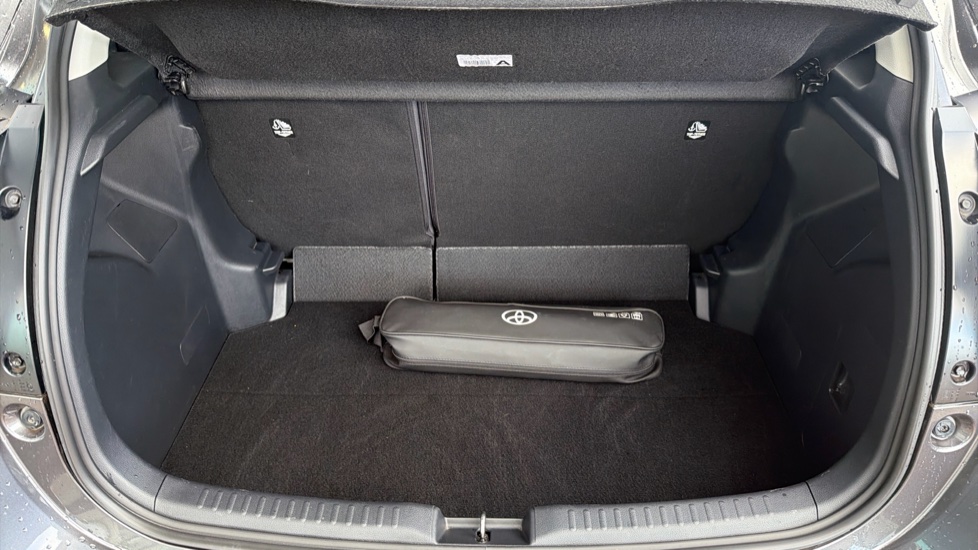 Toyota Yaris 1.5 Hybrid Design 5dr CVT Hybrid Hatchback - Image 13