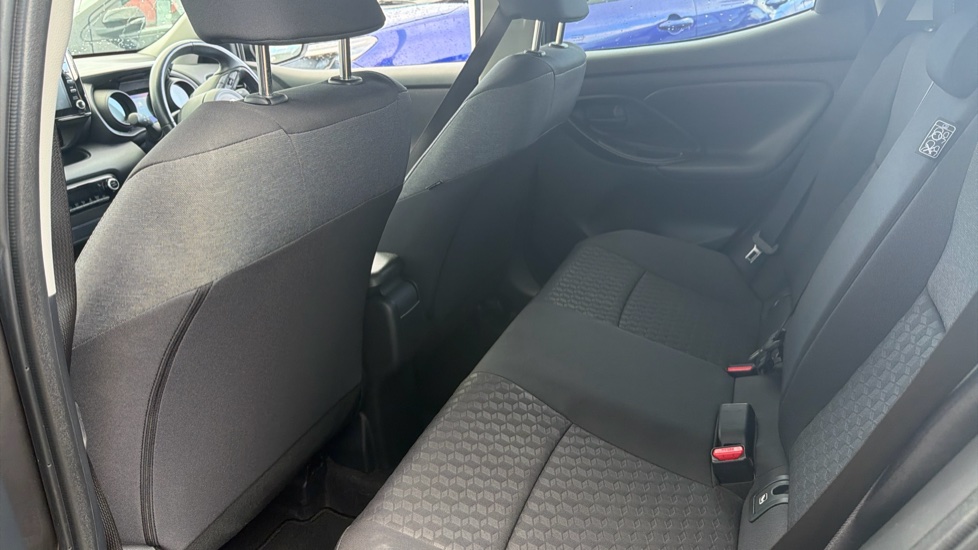 Toyota Yaris 1.5 Hybrid Design 5dr CVT Hybrid Hatchback - Image 15