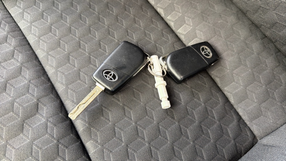Toyota Yaris 1.5 Hybrid Design 5dr CVT Hybrid Hatchback - Image 28