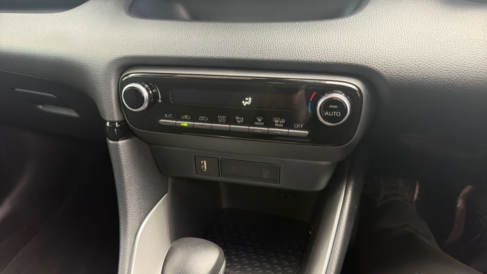 Toyota Yaris 1.5 Hybrid Design 5dr CVT Hybrid Hatchback - Image 38