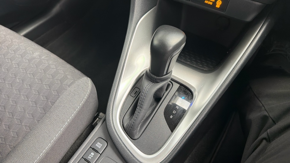 Toyota Yaris 1.5 Hybrid Design 5dr CVT Hybrid Hatchback - Image 39
