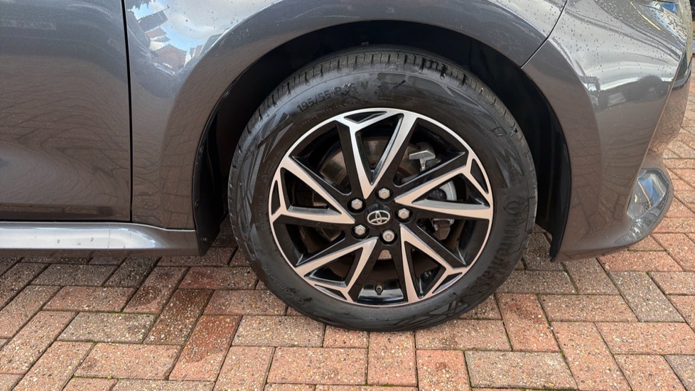 Toyota Yaris 1.5 Hybrid Design 5dr CVT Hybrid Hatchback - Image 40