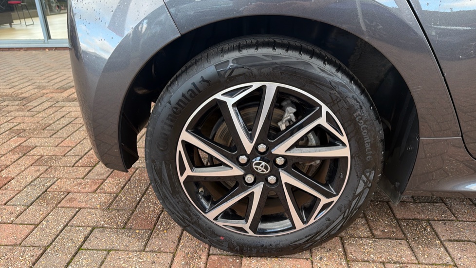 Toyota Yaris 1.5 Hybrid Design 5dr CVT Hybrid Hatchback - Image 41