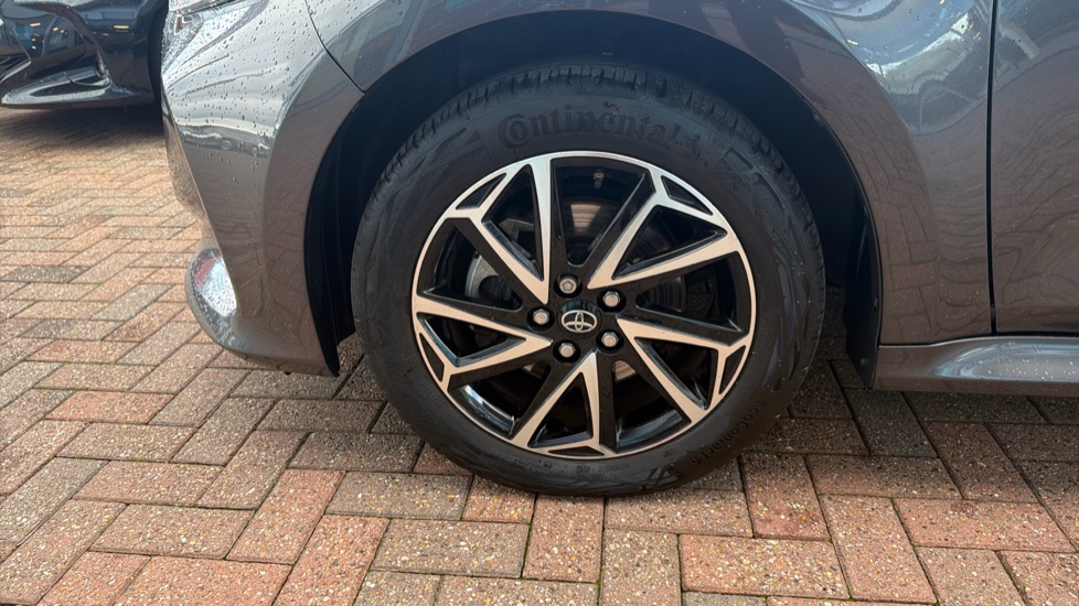 Toyota Yaris 1.5 Hybrid Design 5dr CVT Hybrid Hatchback - Image 42