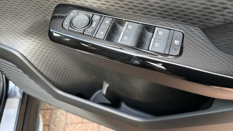 Toyota Urbancruiser 128kW Design 61kWh 5dr Auto Electric Estate - Image 26