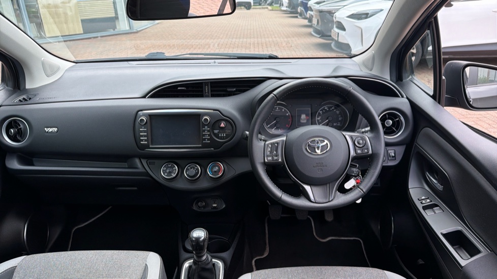 Toyota Yaris 1.5 VVT-i Y20 5dr [Bi-tone] Petrol Hatchback - Image 6